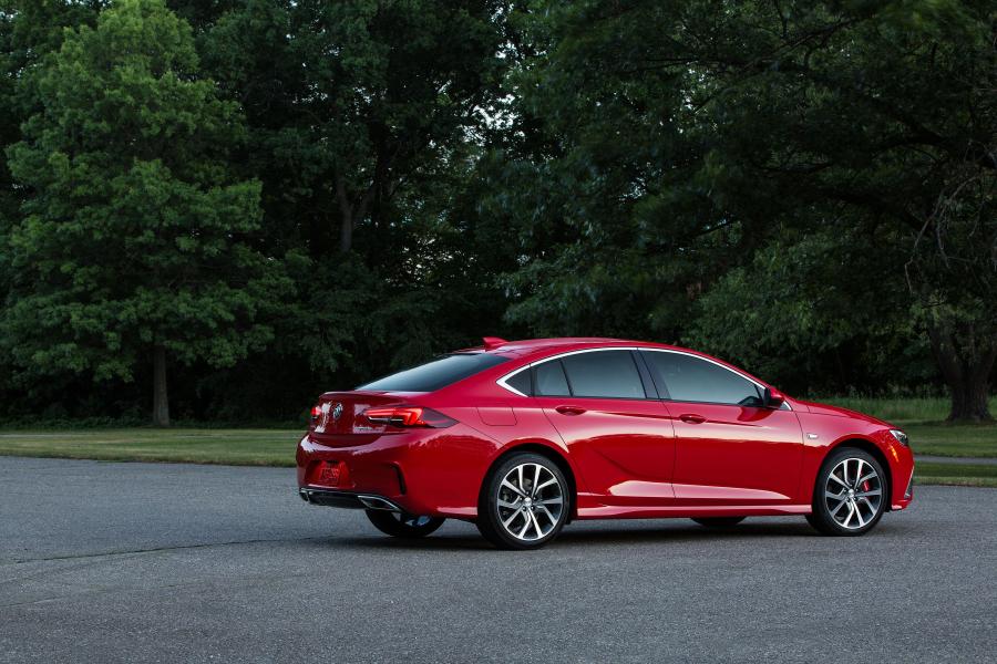  Buick Regal GS 2017 года  (NA) (фото 11 из 33)